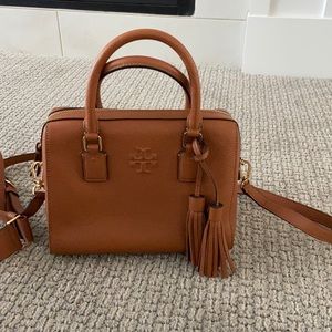 🤎 NWT Tory Burch Thea web small satchel Tan color